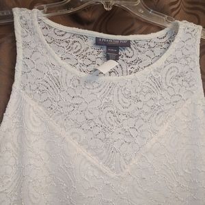 SOLD NWT A Pea in a Pod maternity lace top. Size M